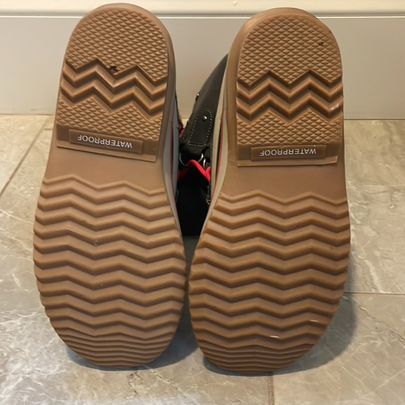 Sorel Winter Boots - Picture 8 of 9